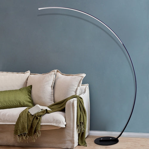 Lampa podłogowa LED RGBW Curve z pilotem, 21 W