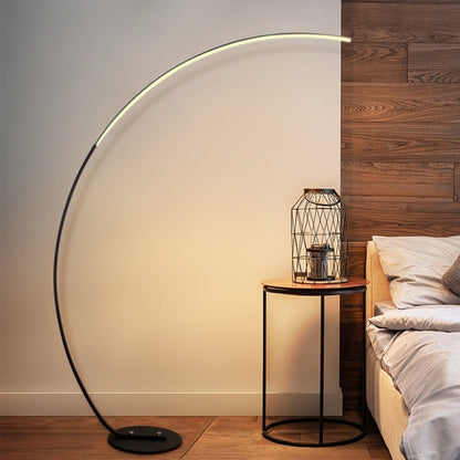 Lampa podłogowa LED RGBW Curve z pilotem, 21 W