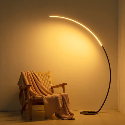 Lampa podłogowa LED RGBW Curve z pilotem, 21 W